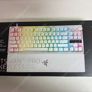 레이저 헌츠맨 v3 pro tkl 화이트 팝니다.