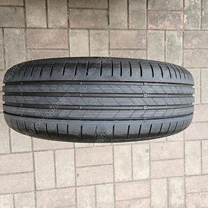 bmw 액티브투어러 220i출고 타이어 브리지스톤 투란자 205/60R17 런플릿 타이어 입니다.