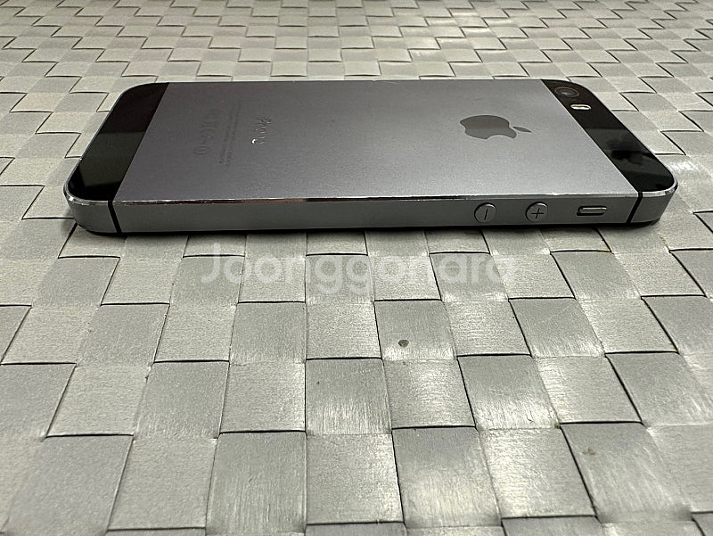 아이폰5S 16기가 스페이스그레이 상태좋은 단말기 8만...--4