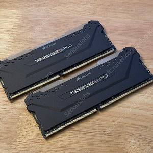 커세어 벤전스 RGB PRO DDR4 램 32GB (16x2) 팝니다.