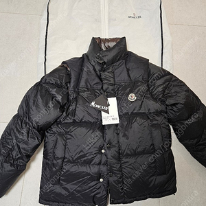 MONCLER VERONE 리버서블 쇼트 다운 재킷(몽클레어 몽클레르)