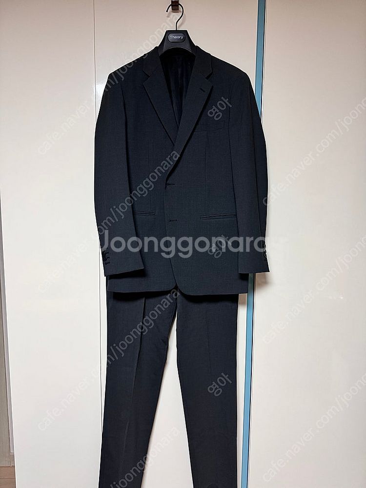 띠어리 뉴테일러 다크차콜 셋업 팝니다.--0