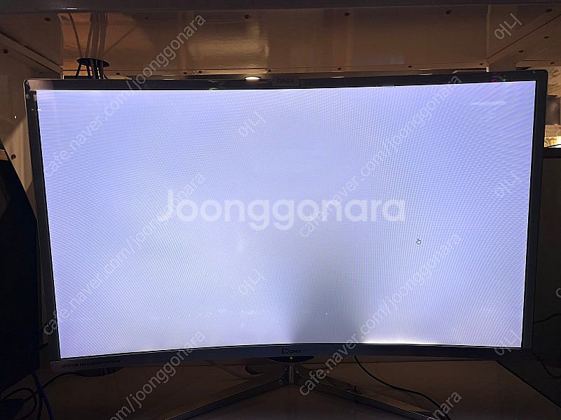 백라이트 고장모니터 큐닉스32인치 144hz 커브드 모...--3