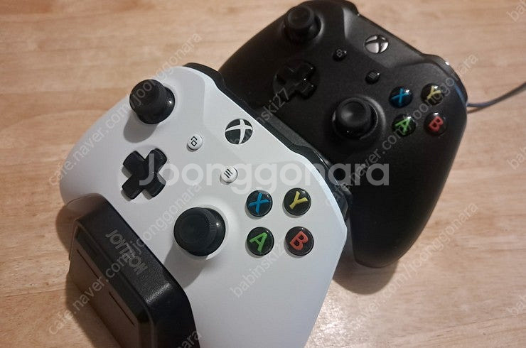 XBOX 컨트롤러 3세대 블랙&화이트 + 조이트론 듀얼...--0