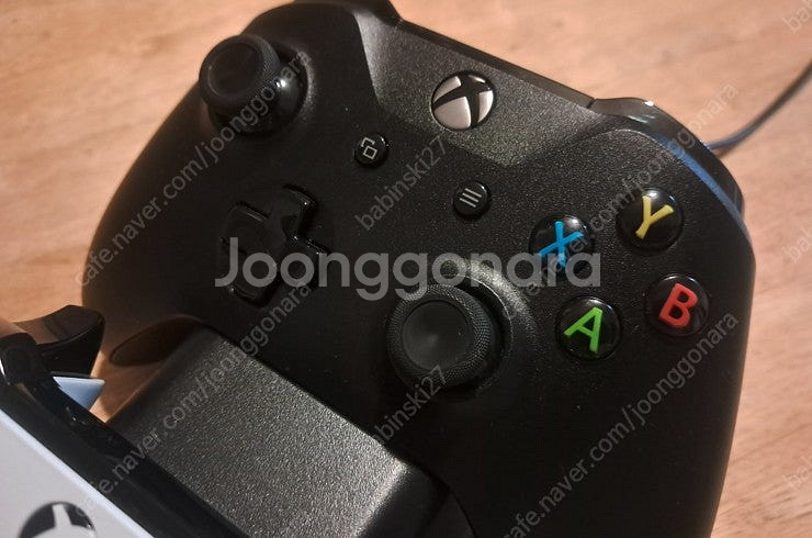 XBOX 컨트롤러 3세대 블랙&화이트 + 조이트론 듀얼...--2