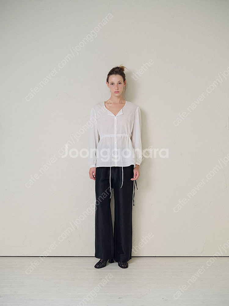 타낫 덴스 스트링 블라우스 24FW T/T Dense string blouse (white)--1