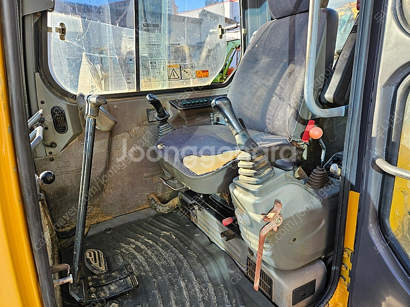 볼보 EC55 2005년식 신형엔진교체 집게 가동만오천 02 중고굴삭기--9