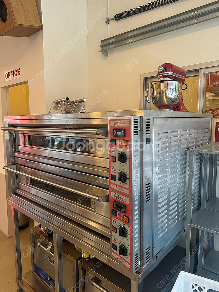 자놀리 피자 오븐 데크오븐 돌판오픈 팝니다.--2