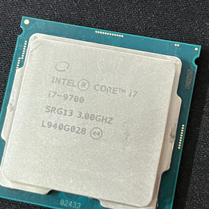 인텔 i7-9700 cpu 팝니다.