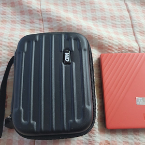 WD NEW MY PASSPORT 외장하드 2테라 외장 HDD 2TB [파우치포함] 팝니다.