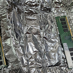 삼성전자 DDR4-2666 (8GB) 램 2개 팝니다(사용감있음)(배송비포함금액)