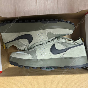 NIKE C1TY 서플러스 280mm 새제품