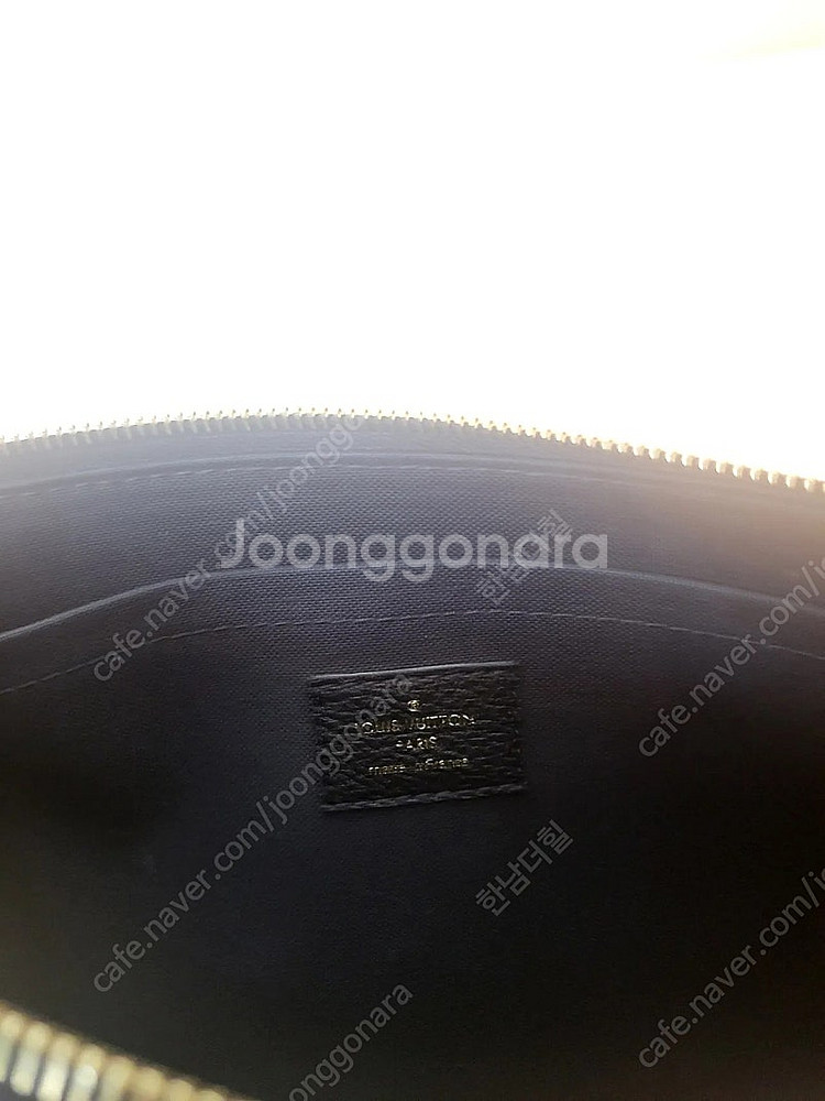 정품 루이비통 클러치백 상태좋은제품 판매합니다--1