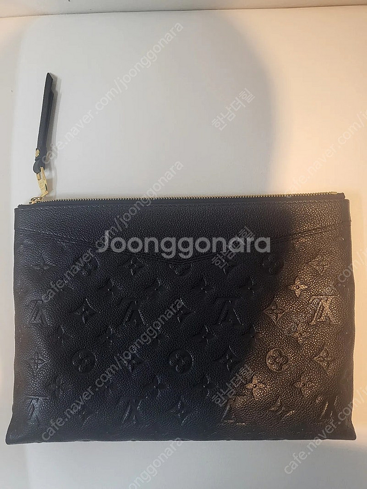 정품 루이비통 클러치백 상태좋은제품 판매합니다--2