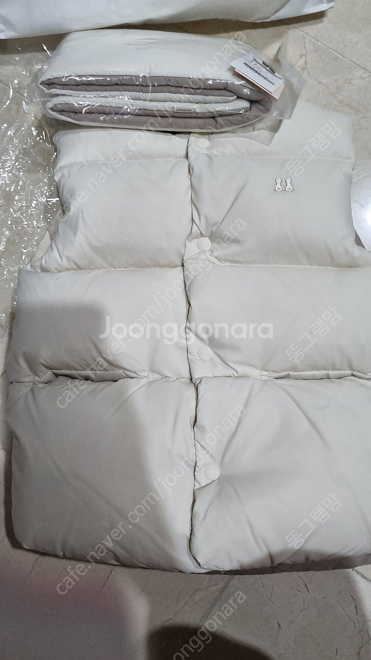(새상품)밍크뮤 패딩조끼+목도리--0