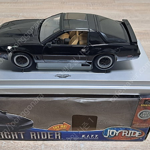 1/18 joyride사의 KNIGHT RIDER (일명 키트) 판매합니다. (중고)