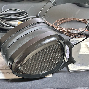 댄클락 이온2 느와르 헤드폰 판매합니다.