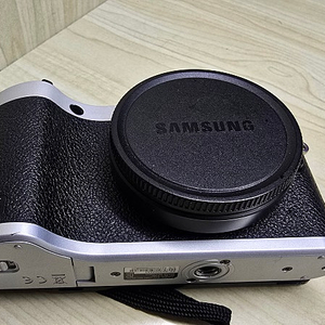 삼성nx300 카메라본체 밧데리2개