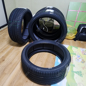 타이어 245/40R20 피렐리 피제로 완전 새것입니다..