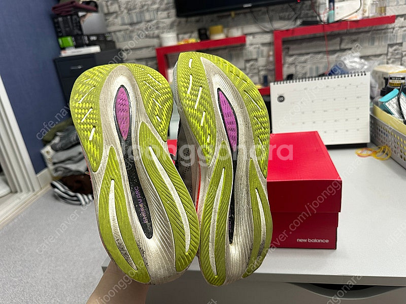 뉴발란스 SC트레이너 V2 260 (발볼D)﻿ 7만--5