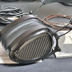 댄클락 이온2 느와르 헤드폰 판매합니다.