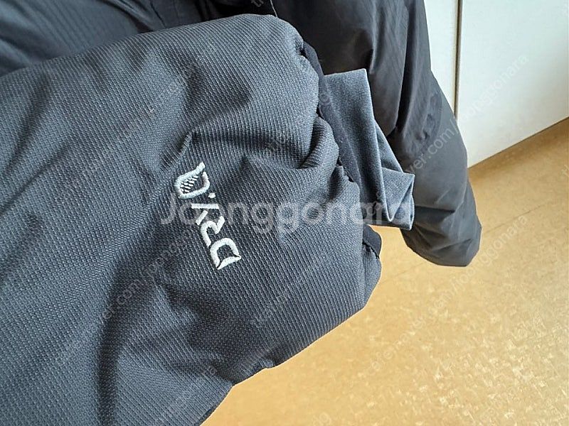 마운틴하드웨어 앱솔 패딩 팝니다.--4