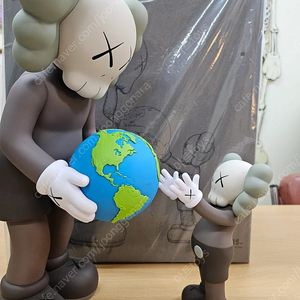 카우스 kaws 판매