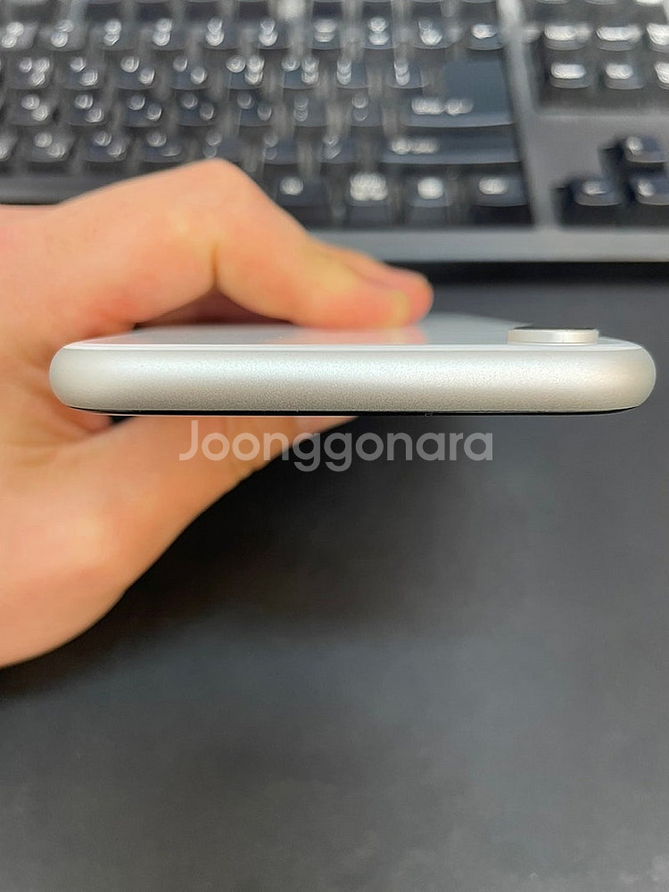 아이폰XR 화이트 128GB 가성비좋은 중고19만 팝니...--3