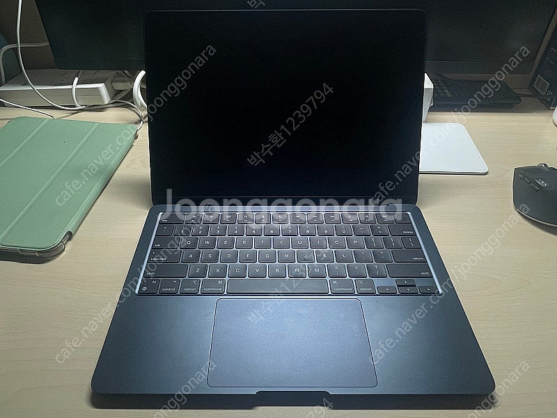 맥북에어 m2 영문판 미드나이트 8g/512gb 배터리...--2