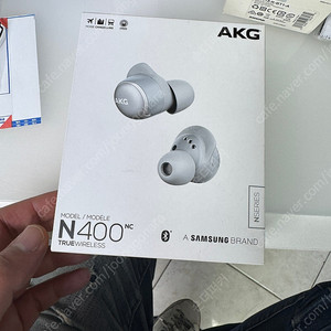 AKG =최고음질 블루투스 이어폰 입니다 N400NC