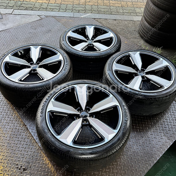 20인치 아우디 뉴 RS5 블랙폴리쉬 신품휠 중고타이어...--5
