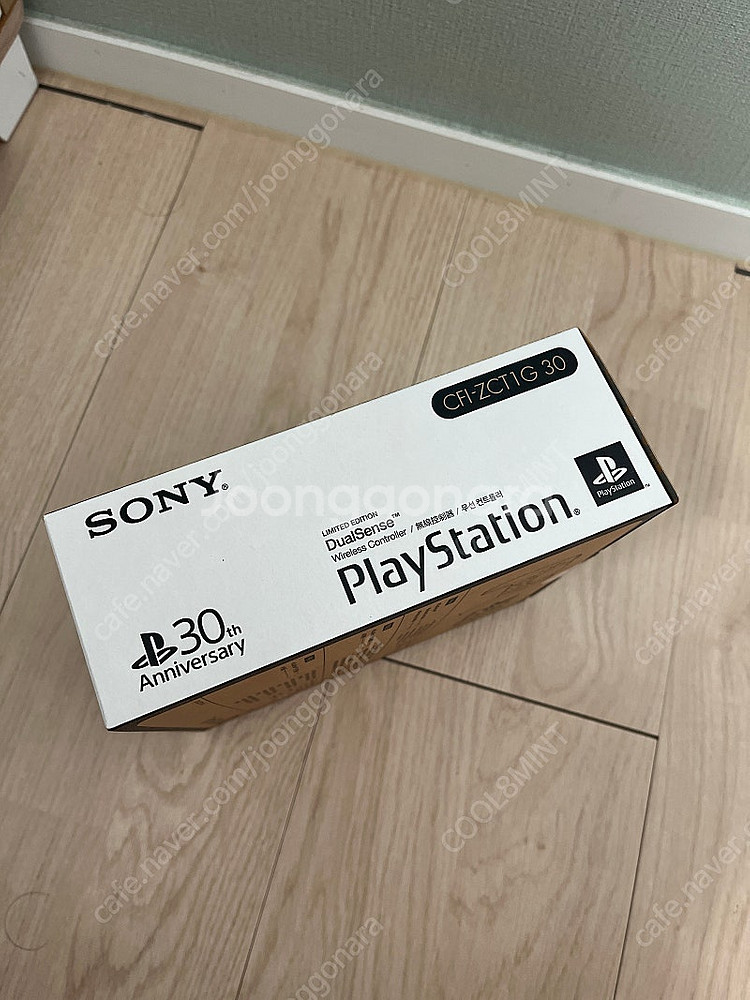 PS5 듀얼센스 무선 컨트롤러 30주년 기념 한정판--3