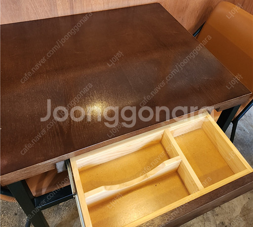 카페에서 사용하던 테이블, 의자 판매합니다.--4