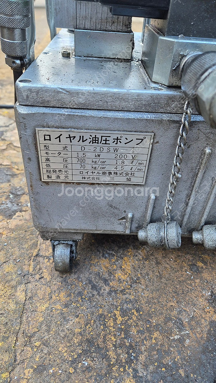 유압펀칭기(일본제.2마력). 수동유압펌프2대--2