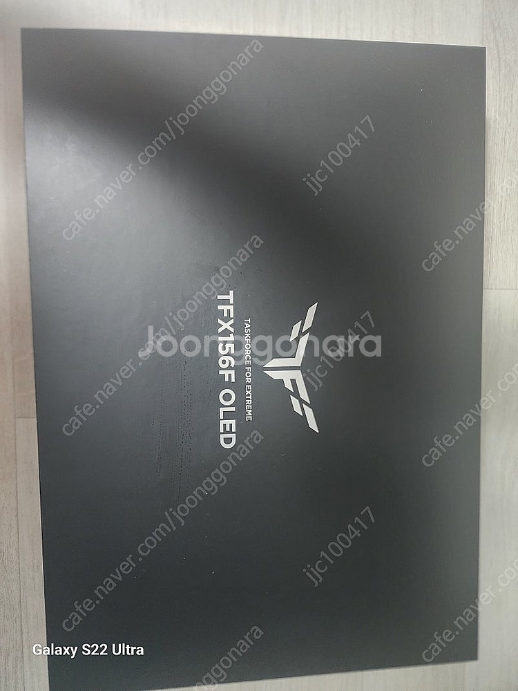 한성 tfx156 oled 휴대용 모니터 팝니다--6