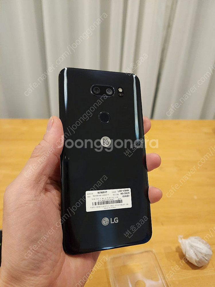lg v30 실사용2개월후 보관된 새제품급.택포--0