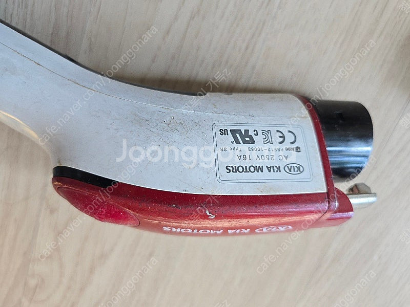 기아 정품 비상용 220v 충전기 팝니다.--3