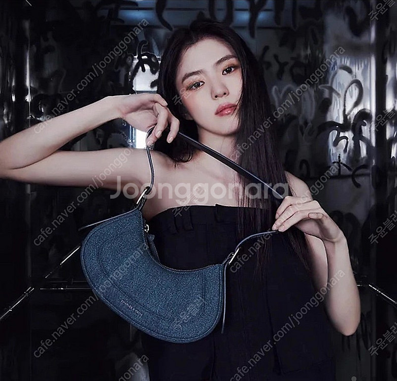(미개봉 새상품) 한소희 찰스앤키스 페트라 커브 숄더백--1