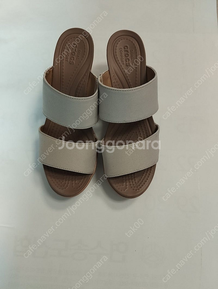 크록스 래이웨지 투스트랩 술리퍼 w8 250--0