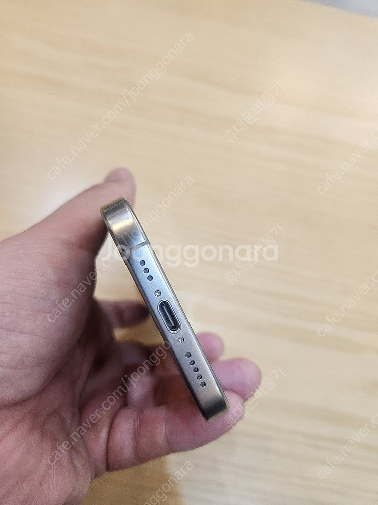 아이폰16프로 128기가 네츄럴티타늄 기스하나없는 배터...--7