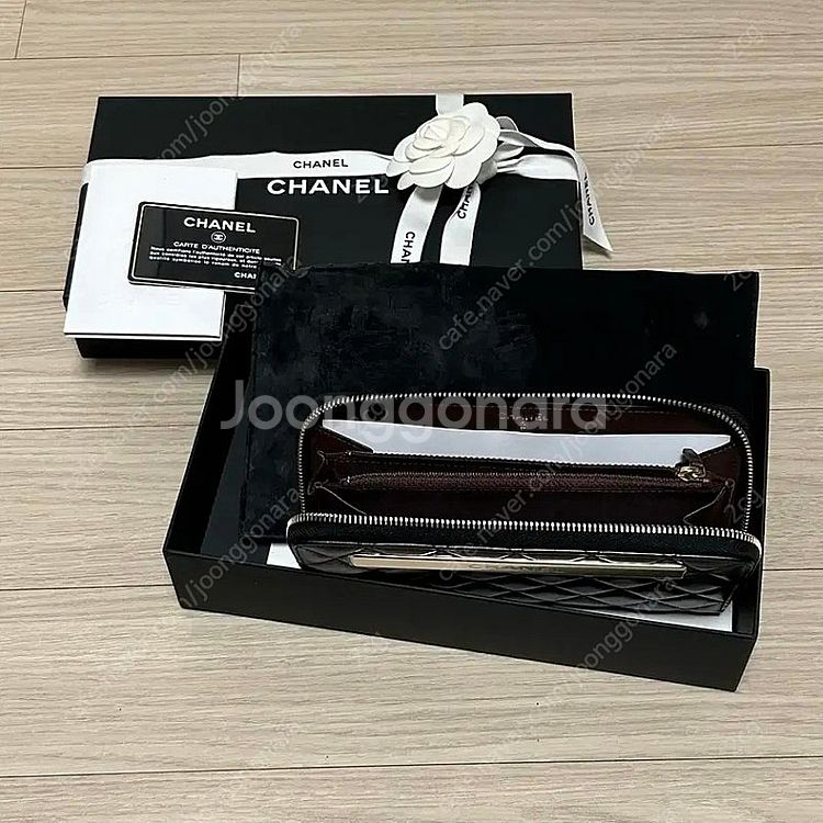 CHANEL 샤넬 마틀라세 램스킨 로고 플레이트 지퍼 ...--3