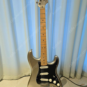 한정판 펜더 스트라토캐스터 Fender Strat 75주년 실버 매칭헤드 (맥펜)