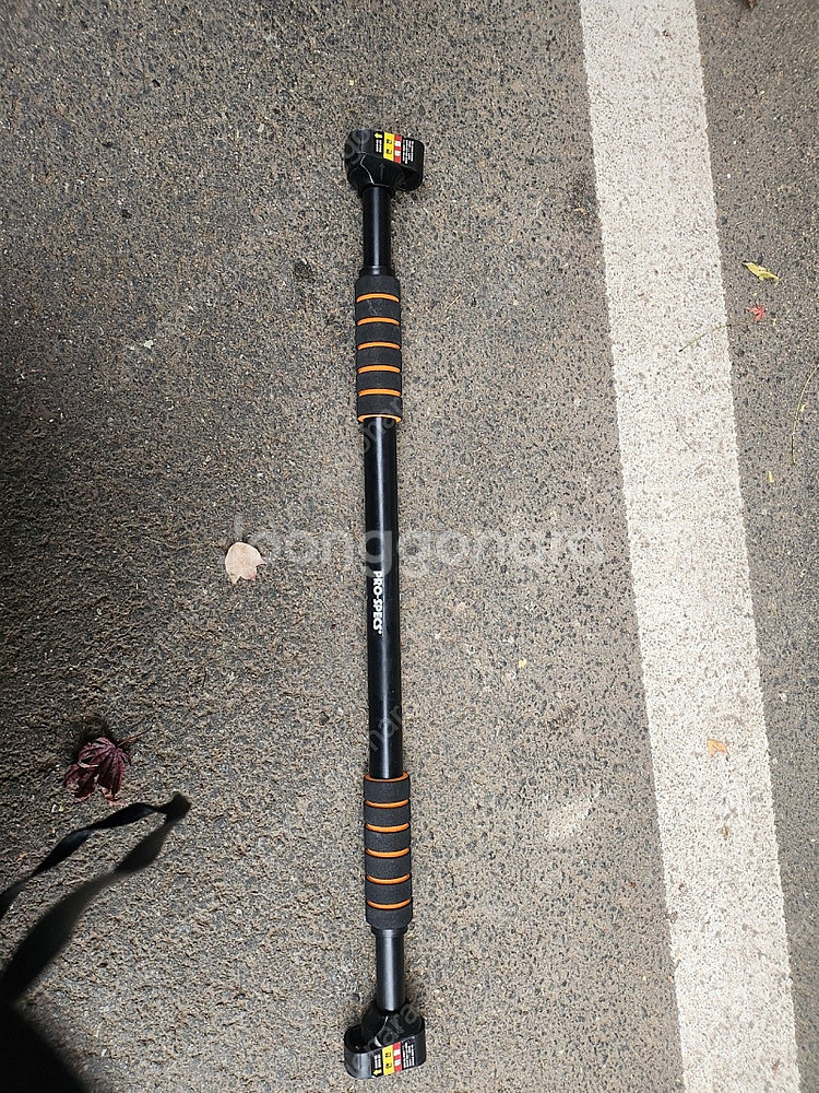 철봉 문틀봉 2개 있음 각10000--1