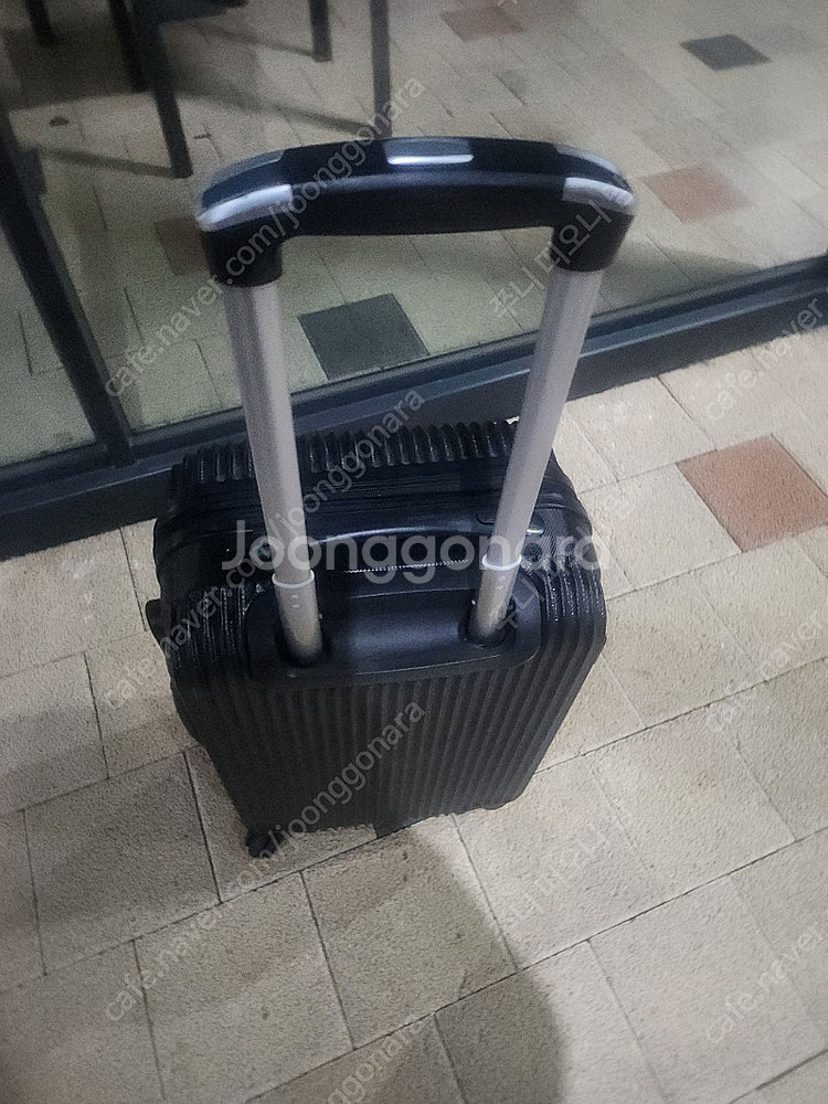 캐리어 24. 20 인지 2 개 있음큰거 이만원 작은거만원--3