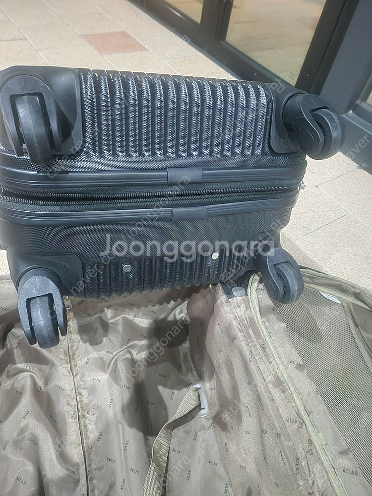 캐리어 24. 20 인지 2 개 있음큰거 이만원 작은거만원--5