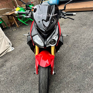 18년식 BMW S1000R(싱글알) 에로우 풀배기 팝니다.