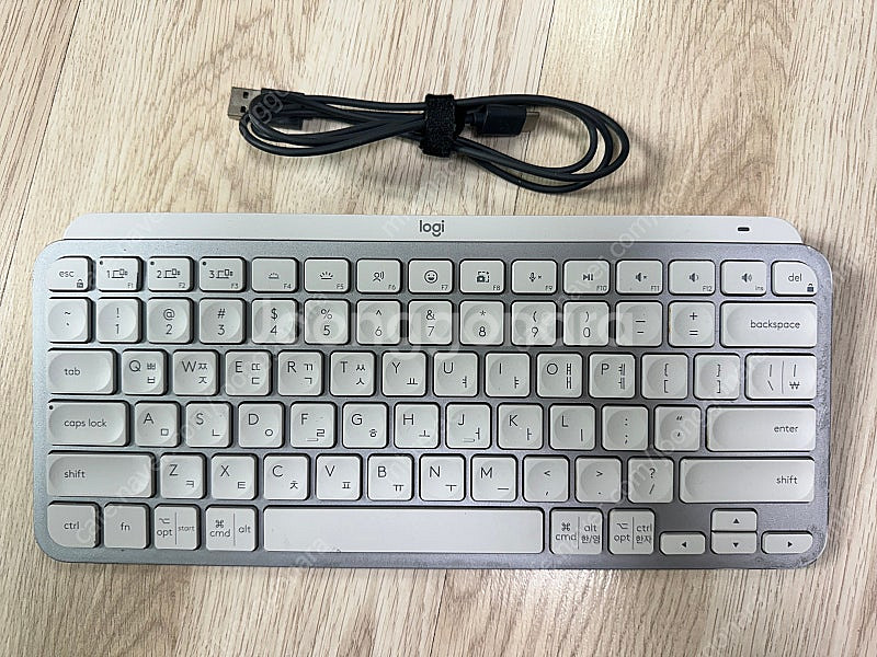 로지텍 MX Keys mini 팝니다.--0