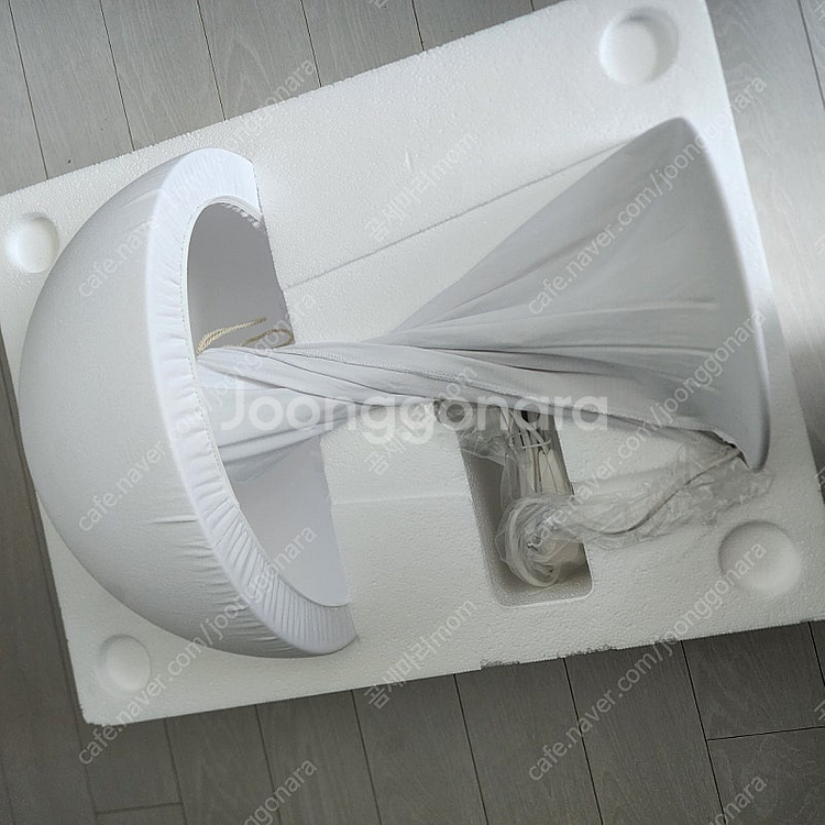 루이스폴센 판텔라320 테이블ㅡ화이트 새제품--2