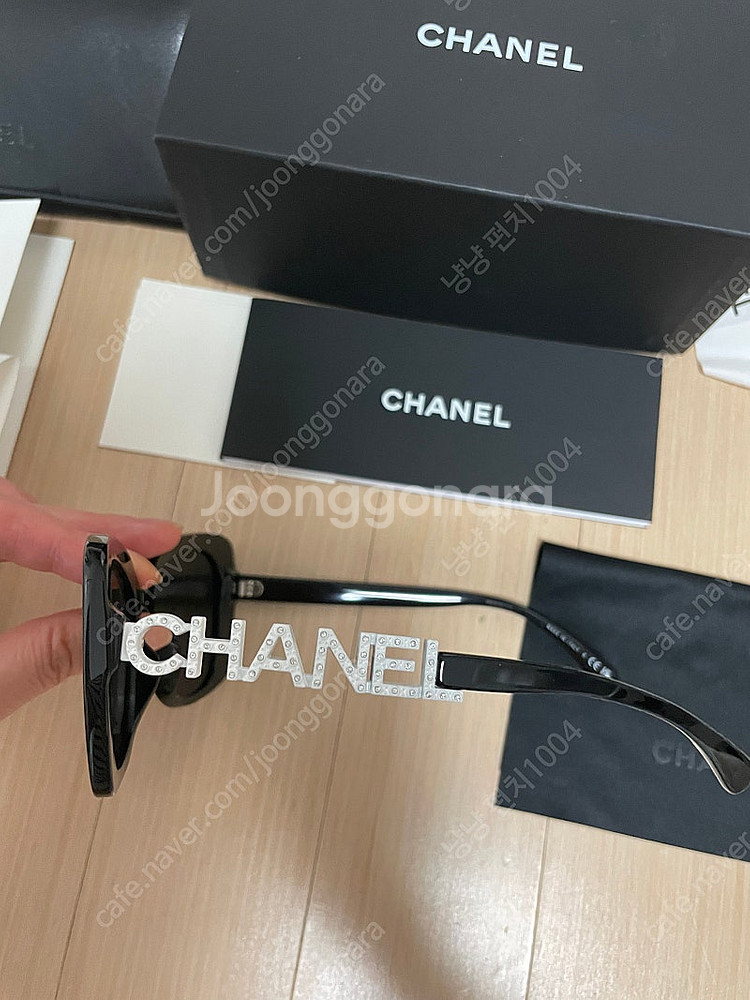 샤넬 5422 레터링 선글라스--1