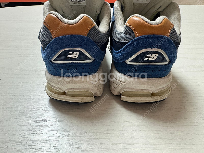 뉴발란스 키즈 운동화 2002r--3